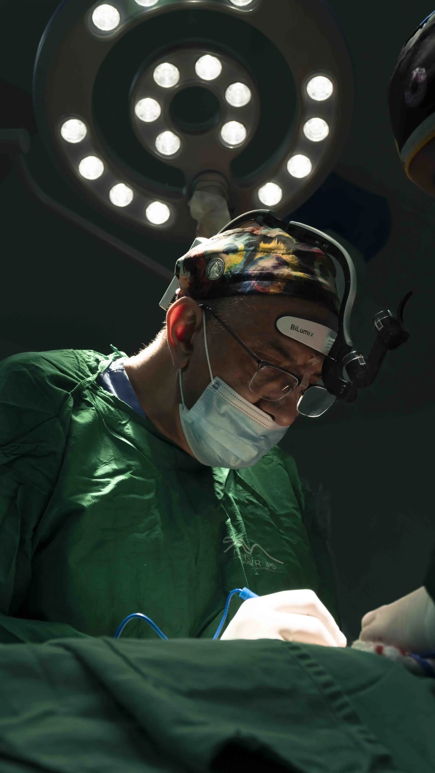 Fotografía de actividad clínica del Dr. Francisco Sales Puccini