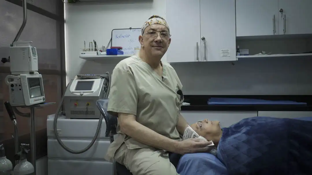 Fotografía complementaria del trabajo médico en Esthetic FS